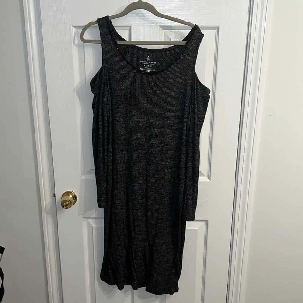Nice cut out shoulders on both sides